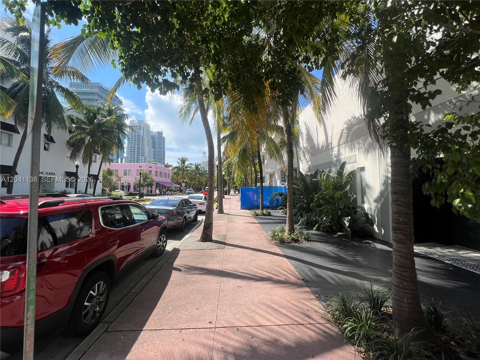 A12041138 — Miami Beach — 10