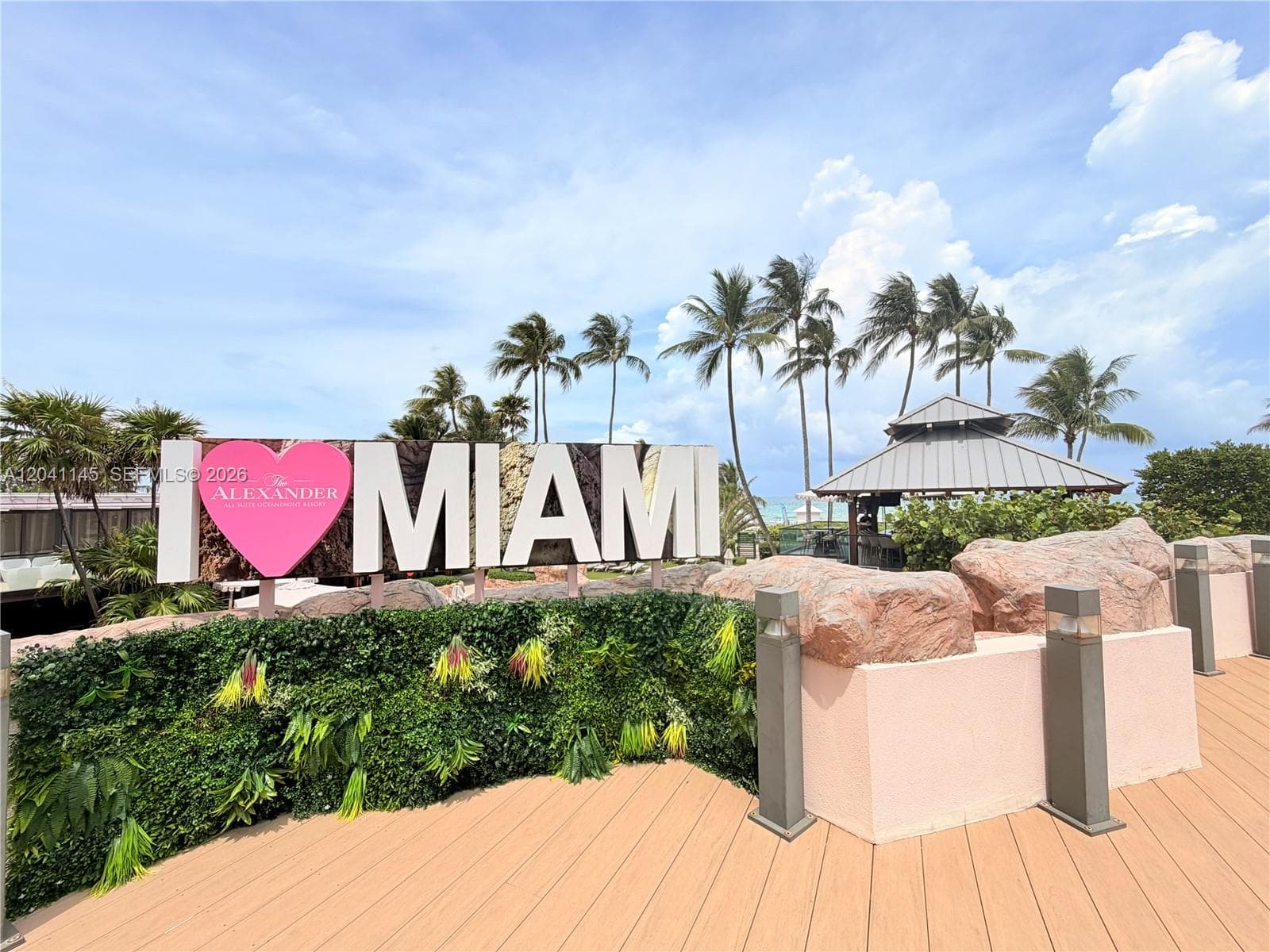 A12041145 — Miami Beach — 43