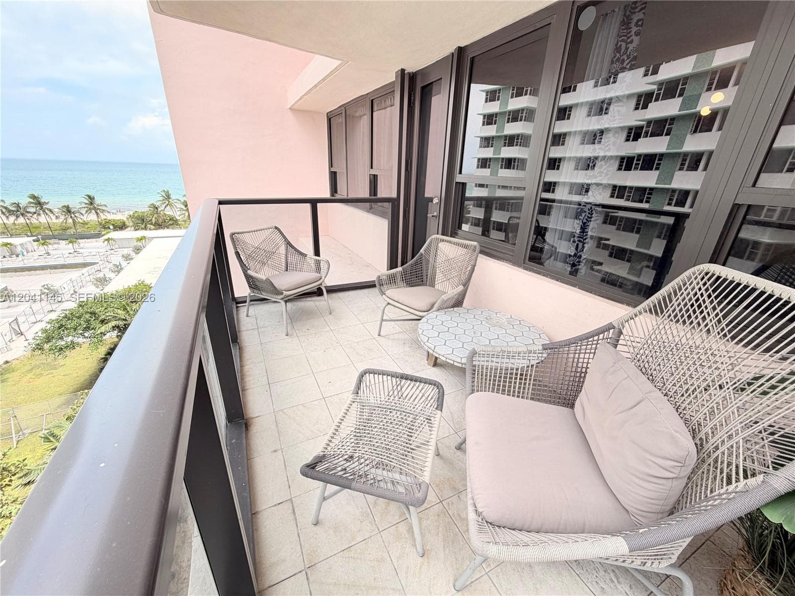 A12041145 — Miami Beach — 10
