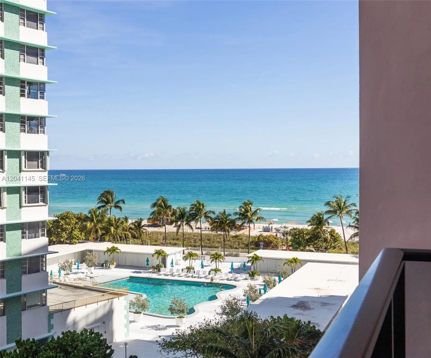 A12041145 — Miami Beach — 8