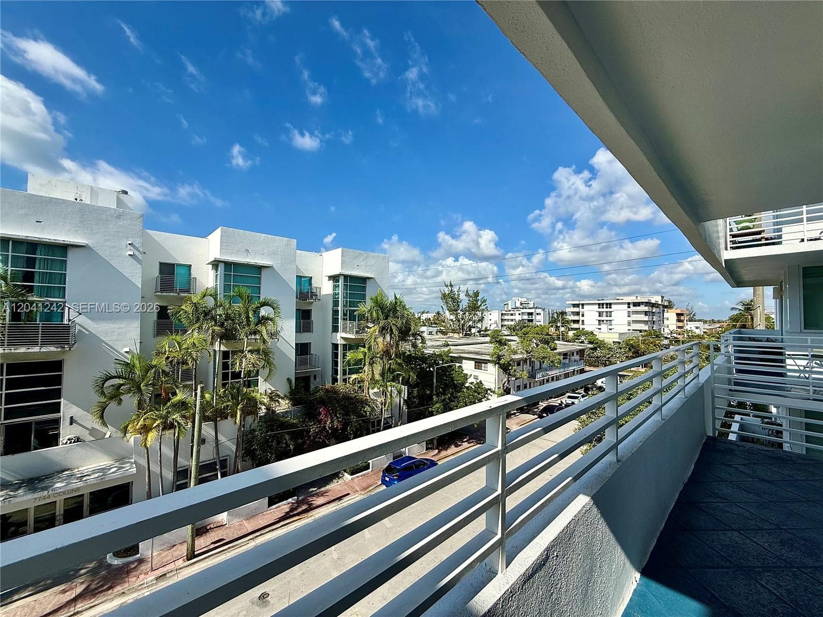 A12041242 — Miami Beach — 20