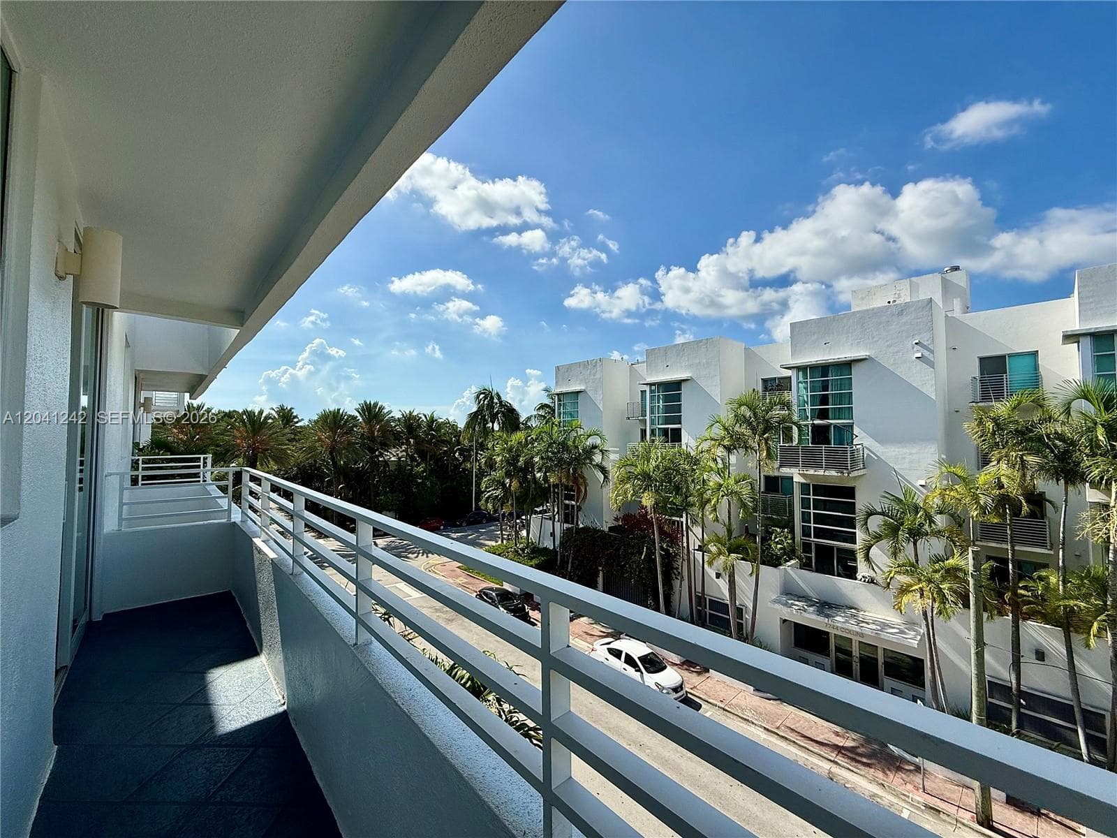 A12041242 — Miami Beach — 21