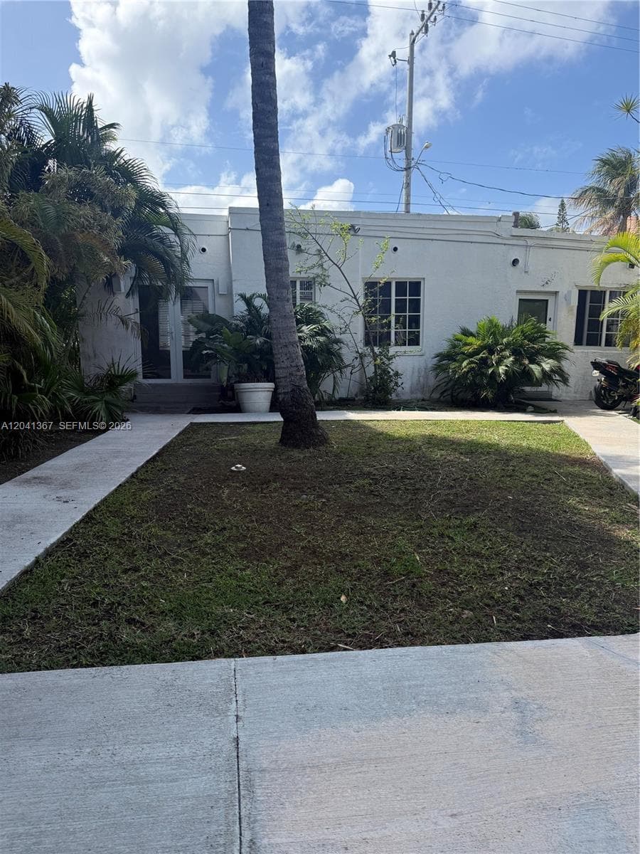 A12041367 — Miami Beach — 12
