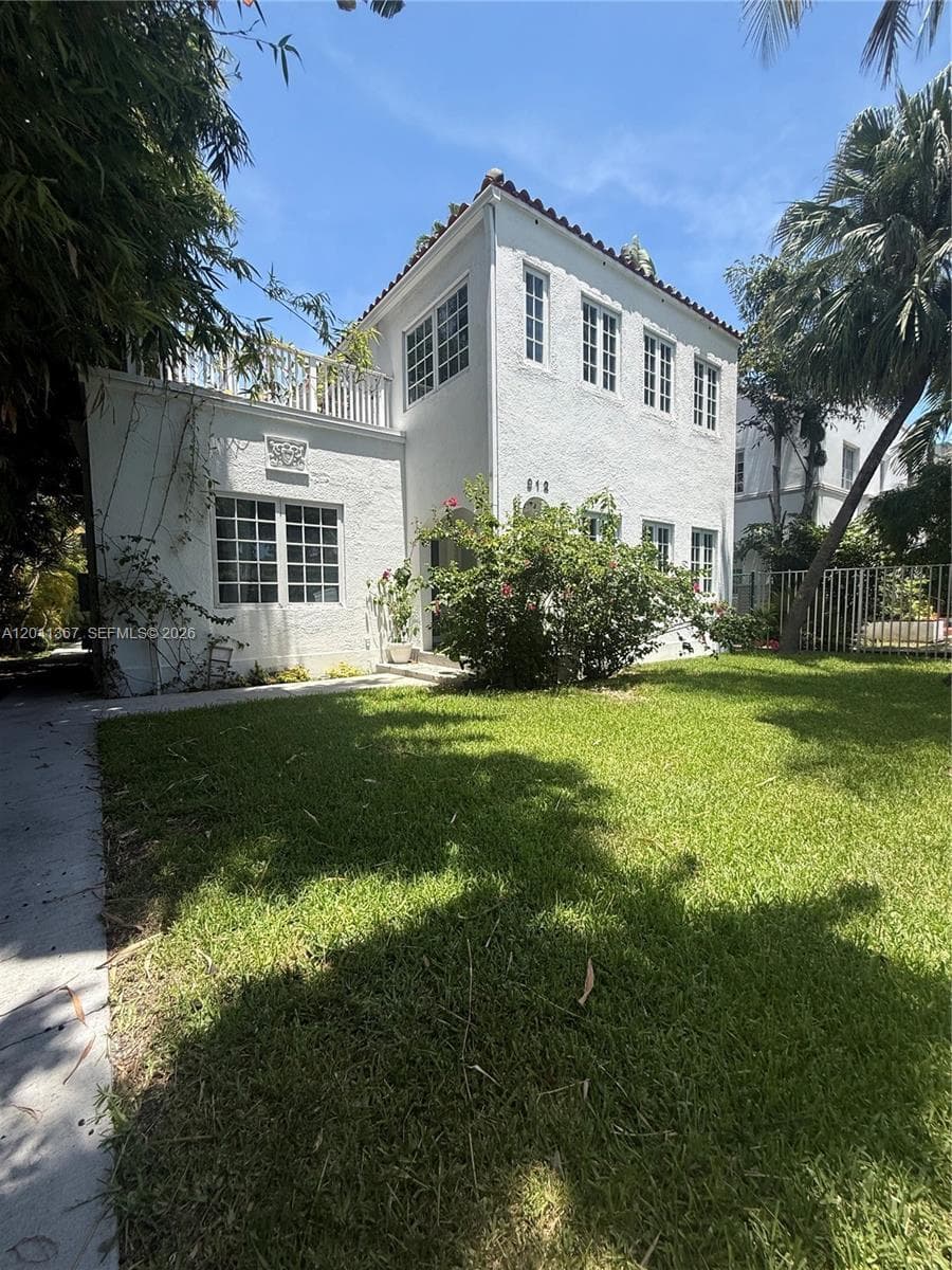 A12041367 — Miami Beach