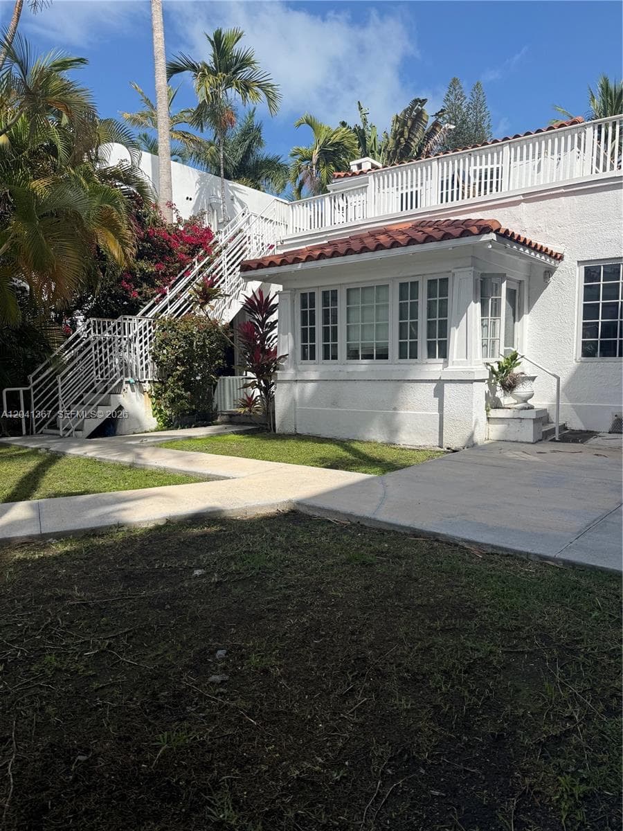 A12041367 — Miami Beach — 15