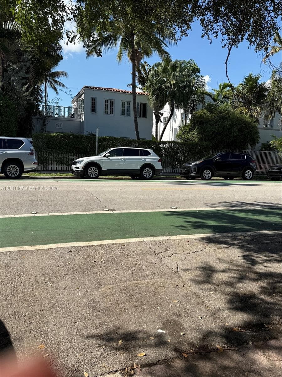 A12041367 — Miami Beach — 21