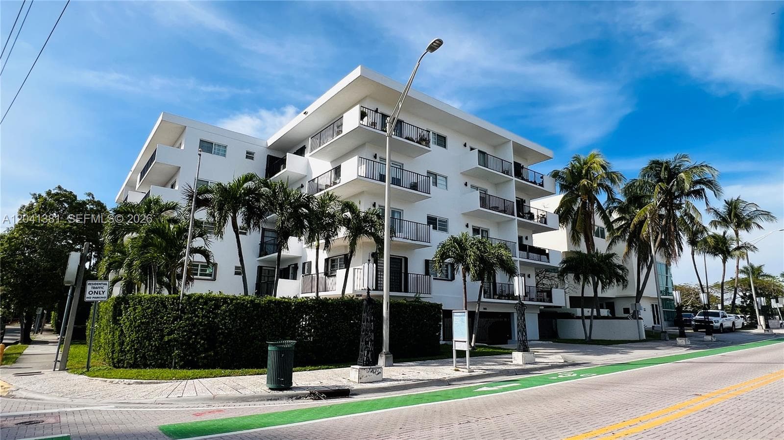 A12041381 — Miami Beach