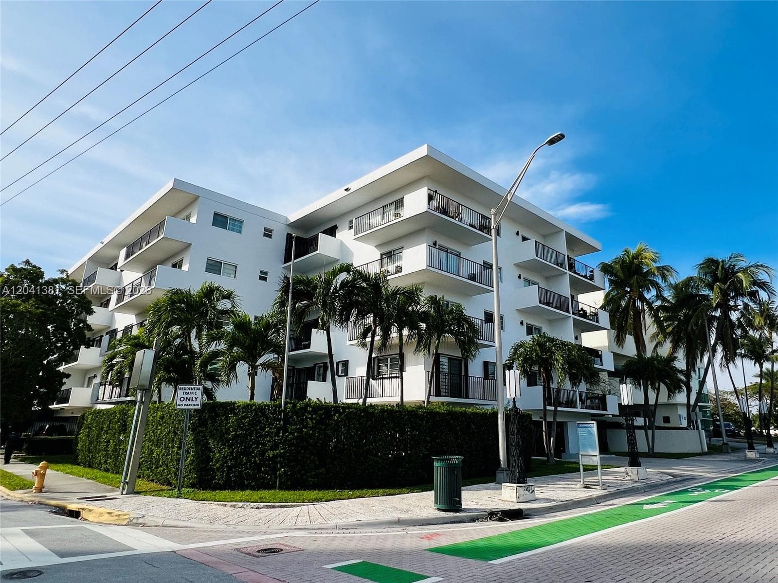 A12041381 — Miami Beach — 24