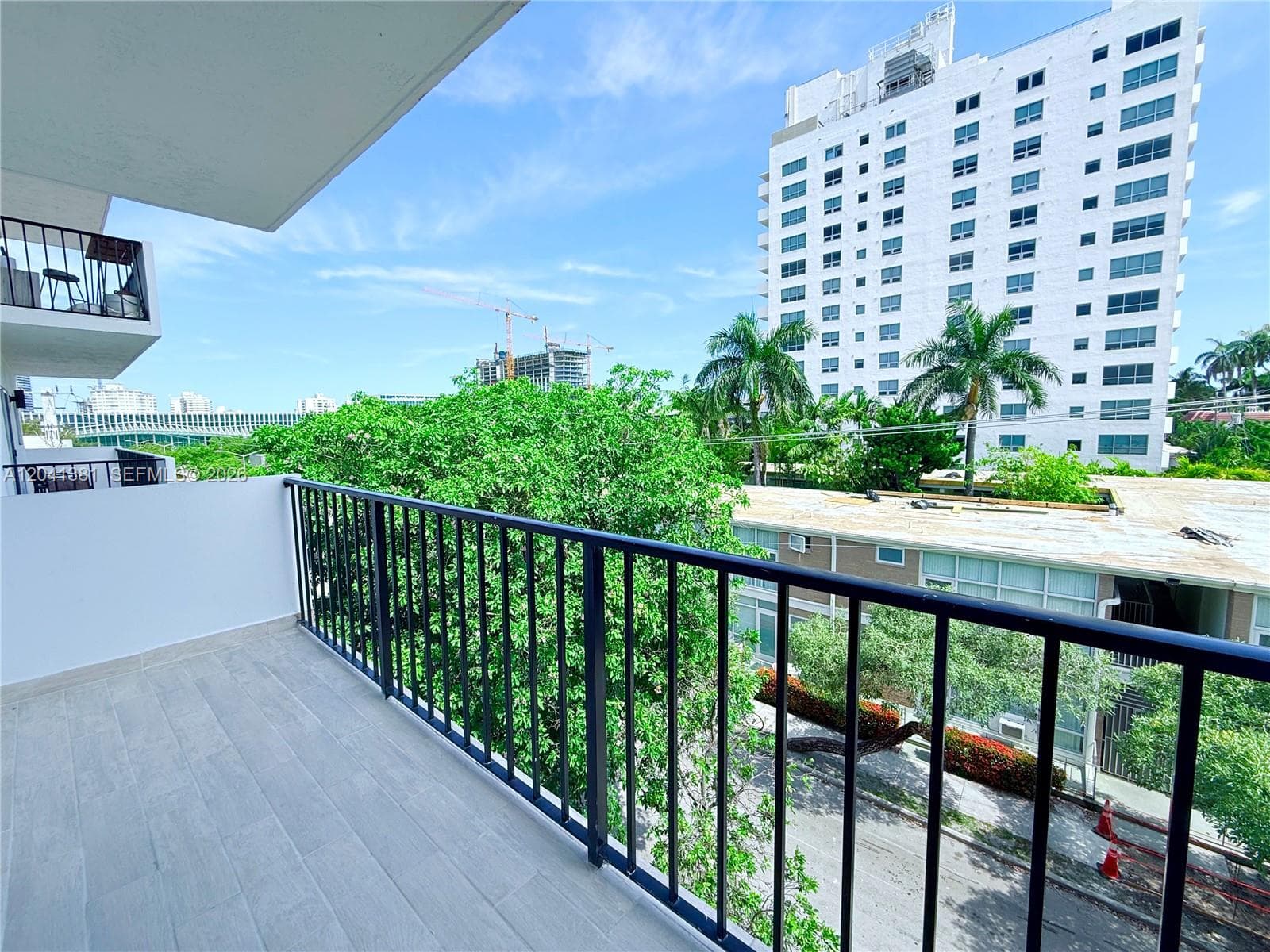 A12041381 — Miami Beach — 19