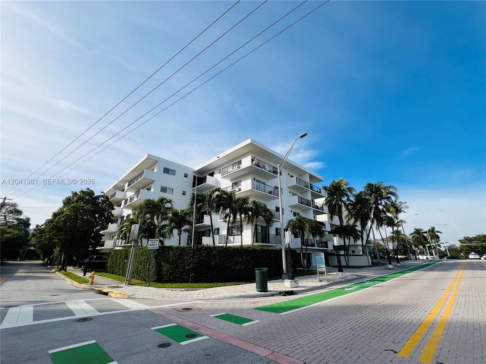 A12041381 — Miami Beach — 21