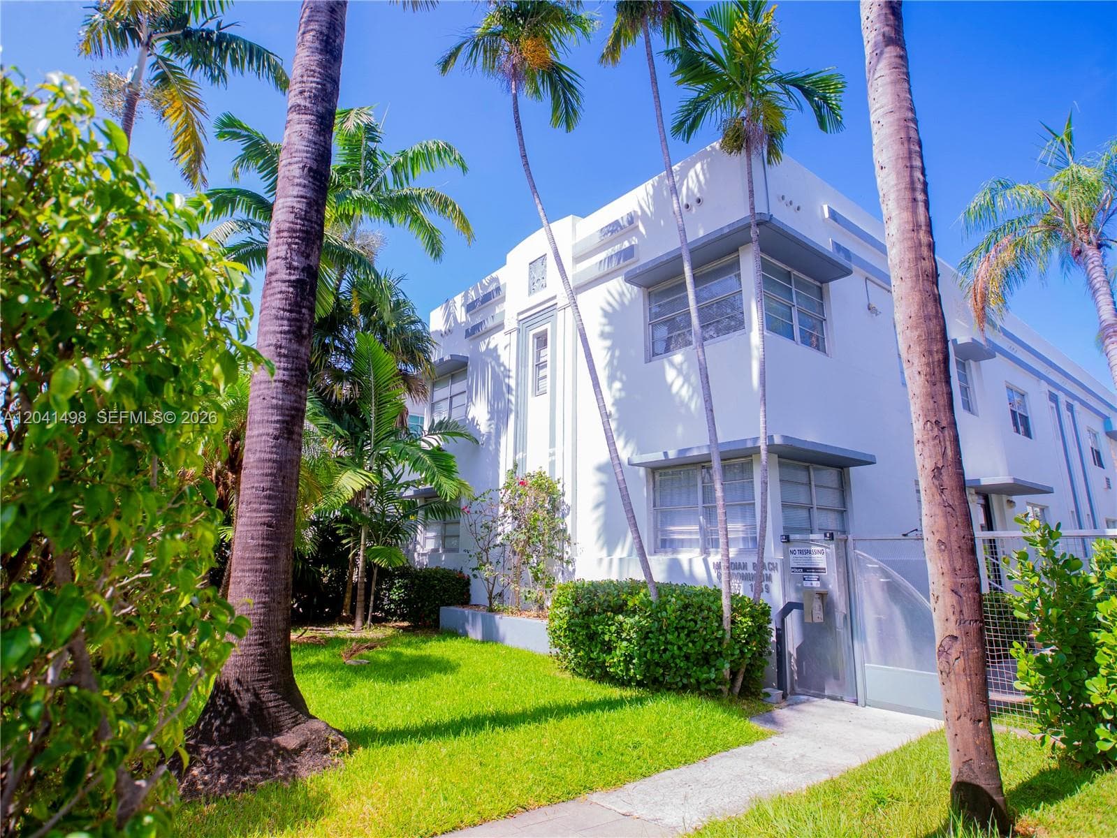 A12041498 — Miami Beach