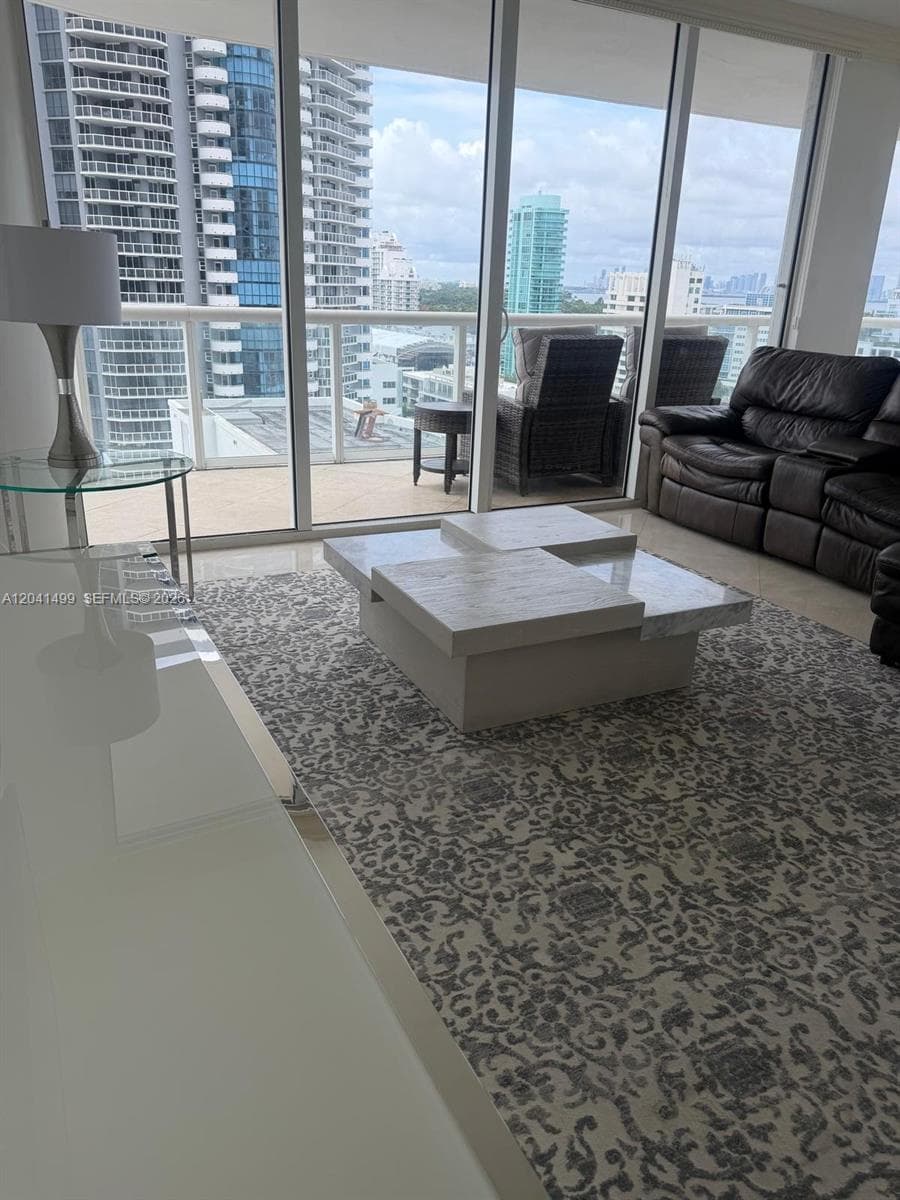 A12041499 — Miami Beach — 6