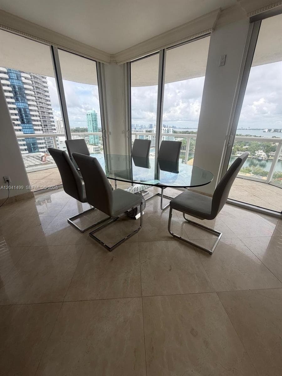 A12041499 — Miami Beach — 3