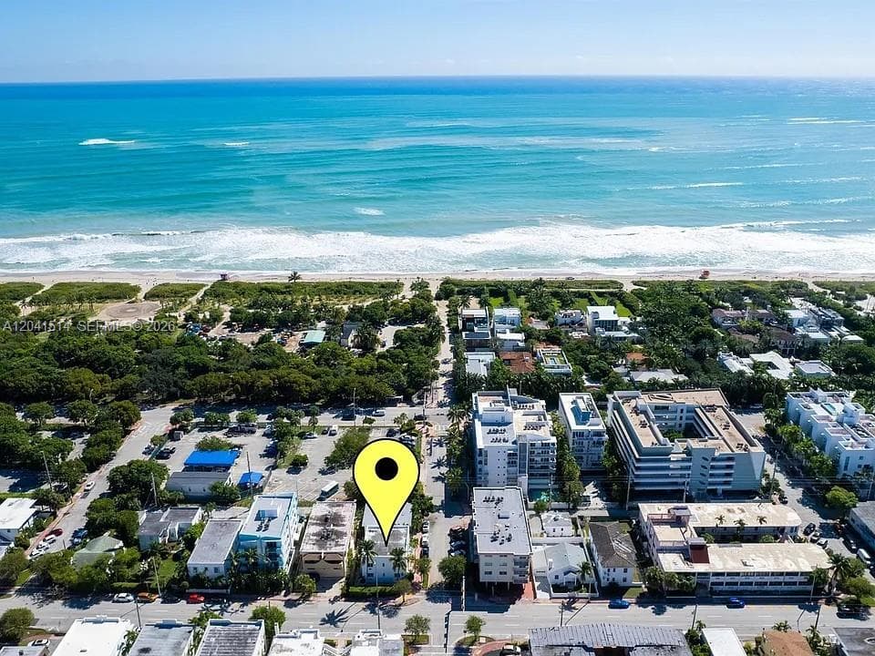 A12041514 — Miami Beach