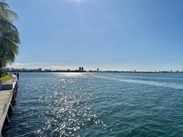 A12041530 — Miami Beach — 27