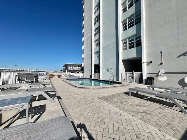 A12041530 — Miami Beach — 24