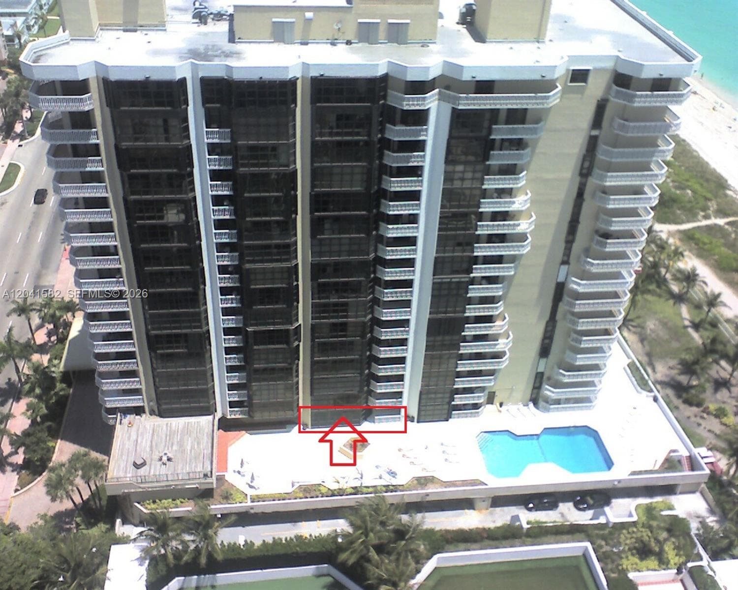A12041582 — Miami Beach — 33