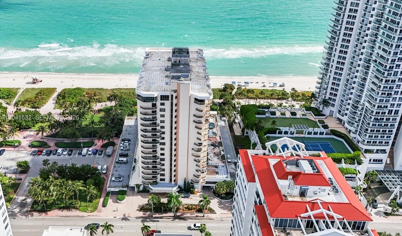 A12041582 — Miami Beach — 39