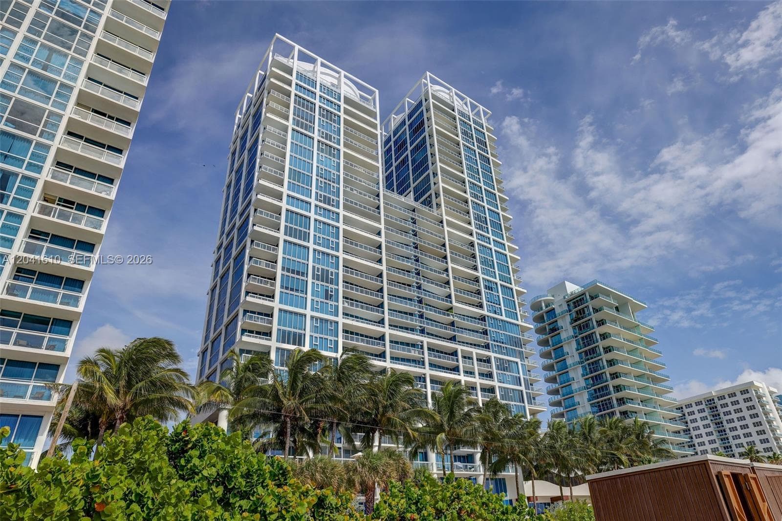 A12041610 — Miami Beach — 27