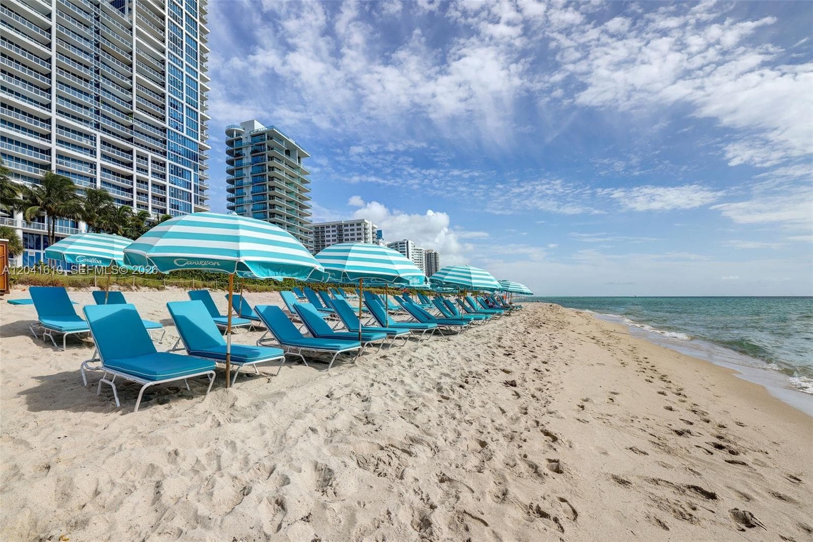 A12041610 — Miami Beach — 30
