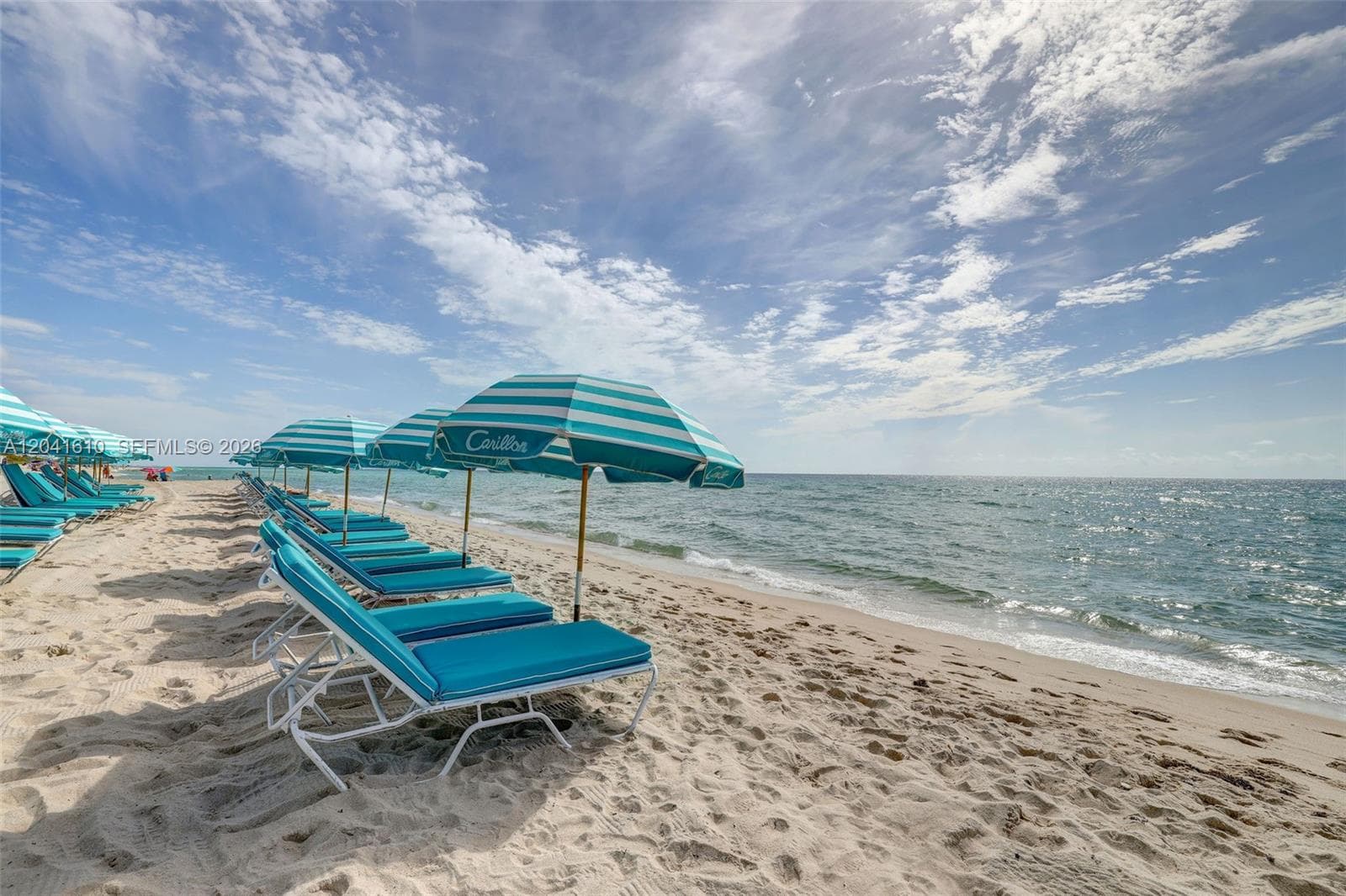 A12041610 — Miami Beach — 48
