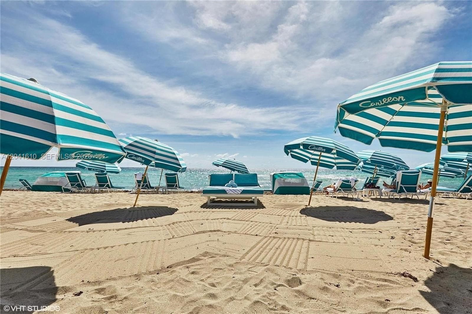 A12041610 — Miami Beach — 19