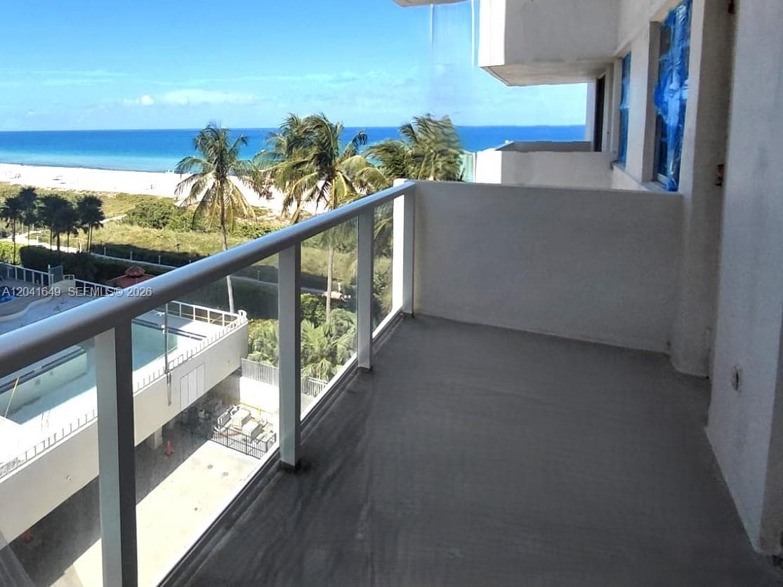 A12041649 — Miami Beach — 6