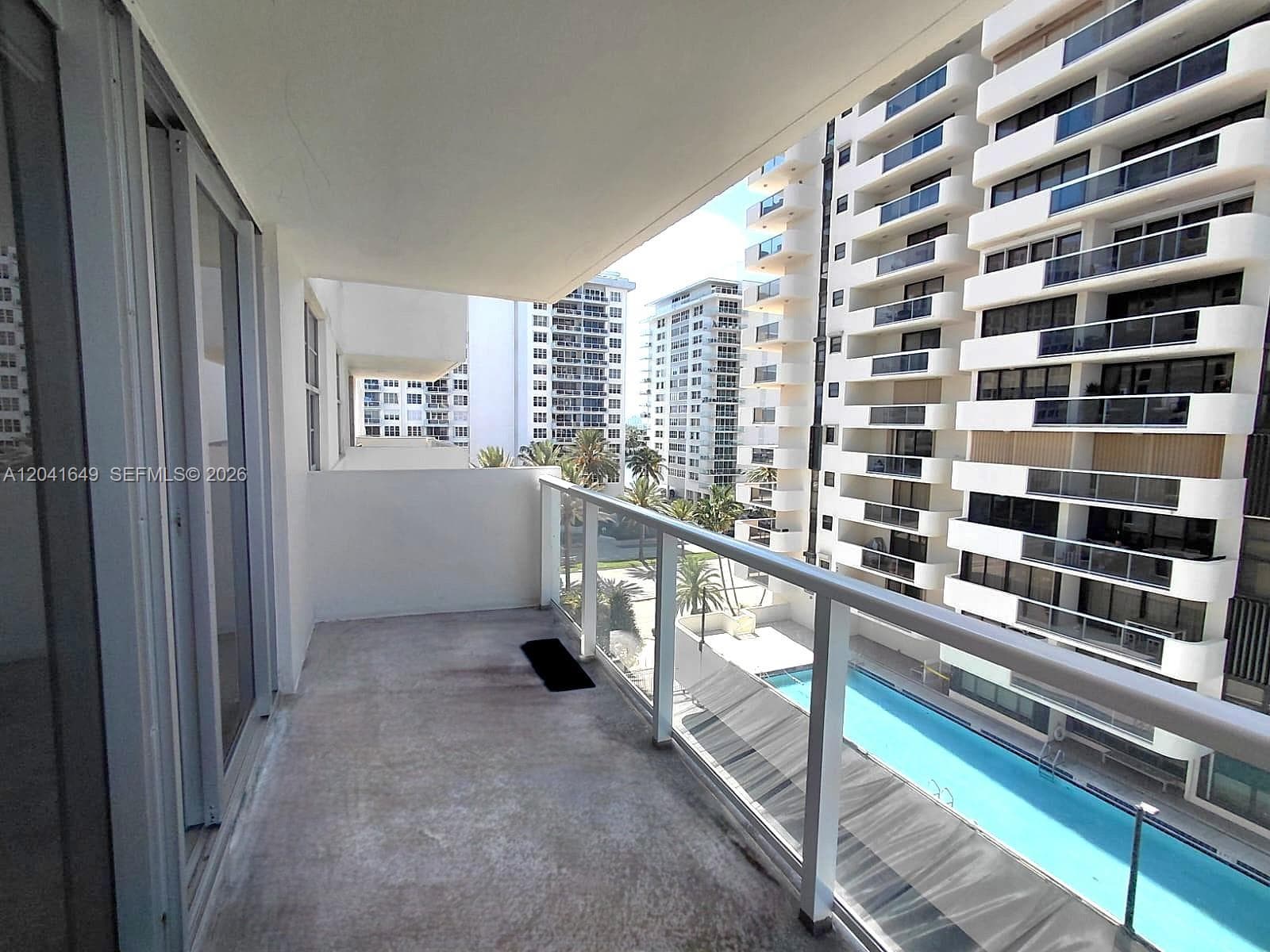 A12041649 — Miami Beach — 7