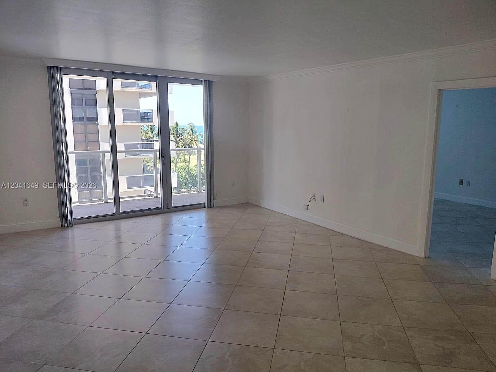 A12041649 — Miami Beach — 5