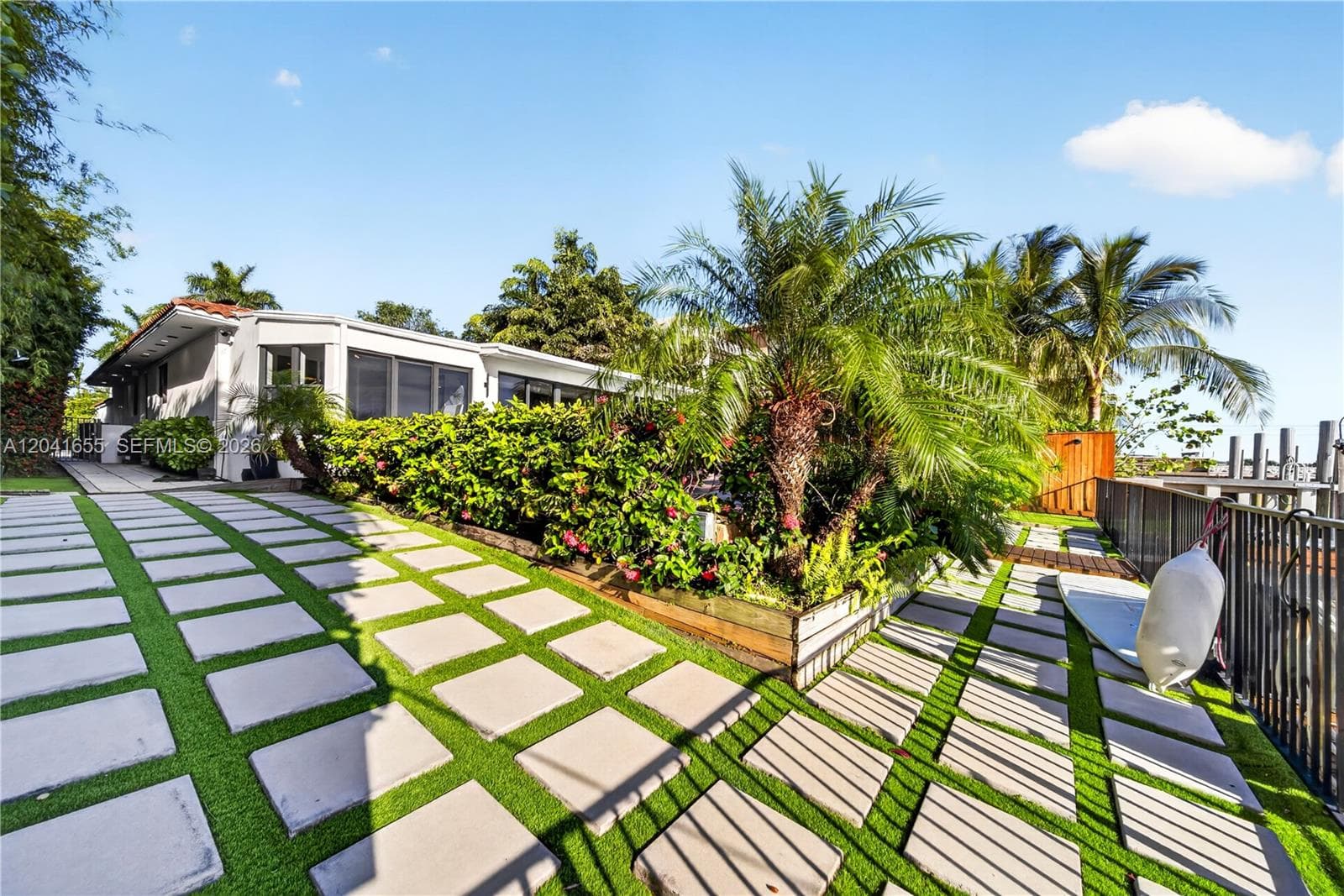 A12041655 — Miami Beach — 28