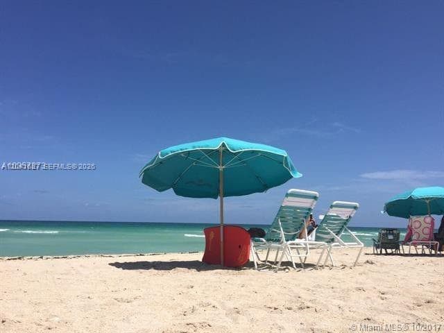 A12041657 — Miami Beach — 29
