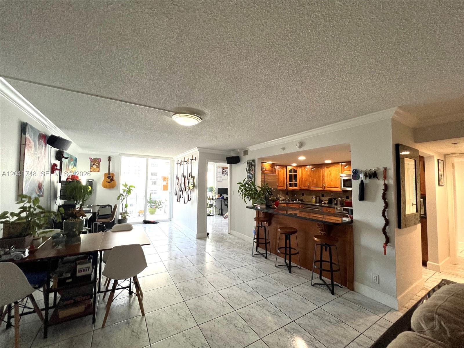 A12041748 — Miami Beach — 6