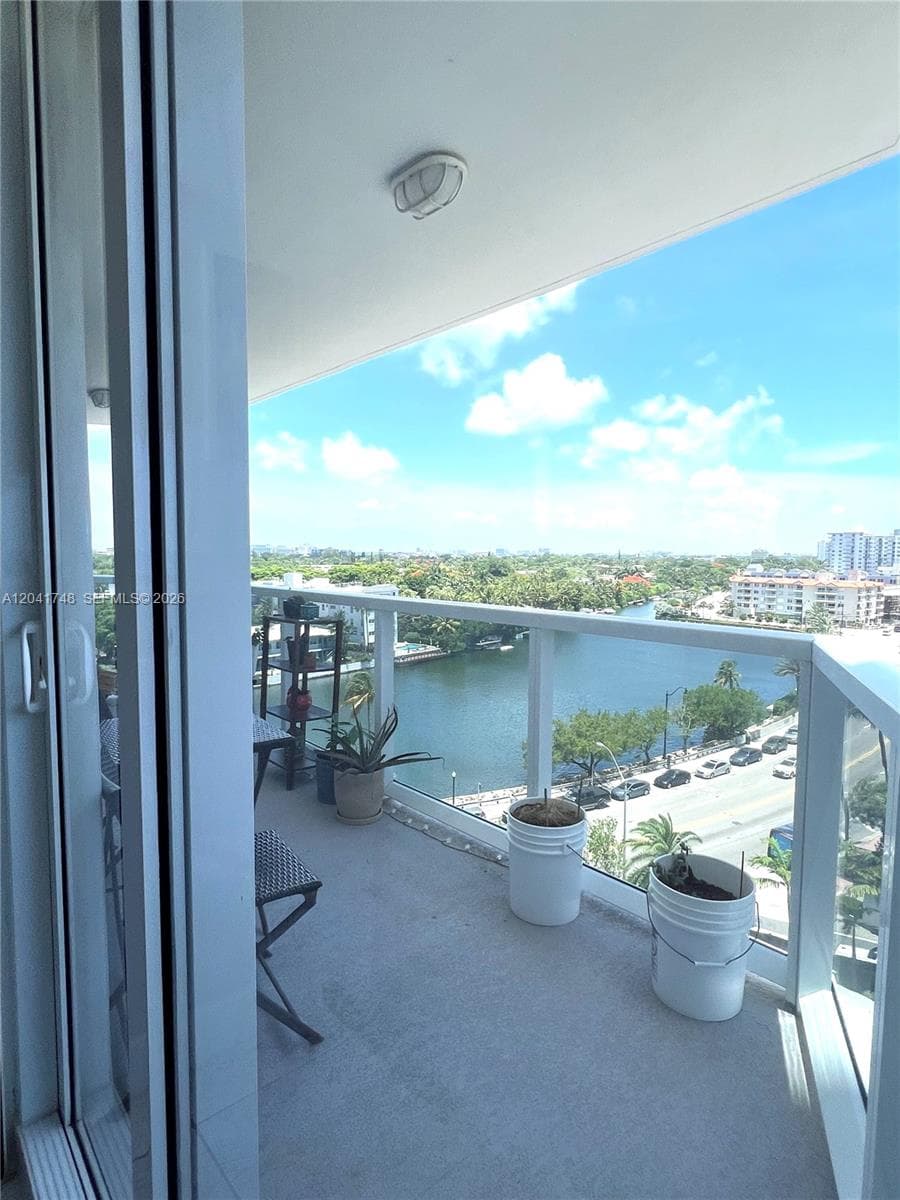 A12041748 — Miami Beach — 20