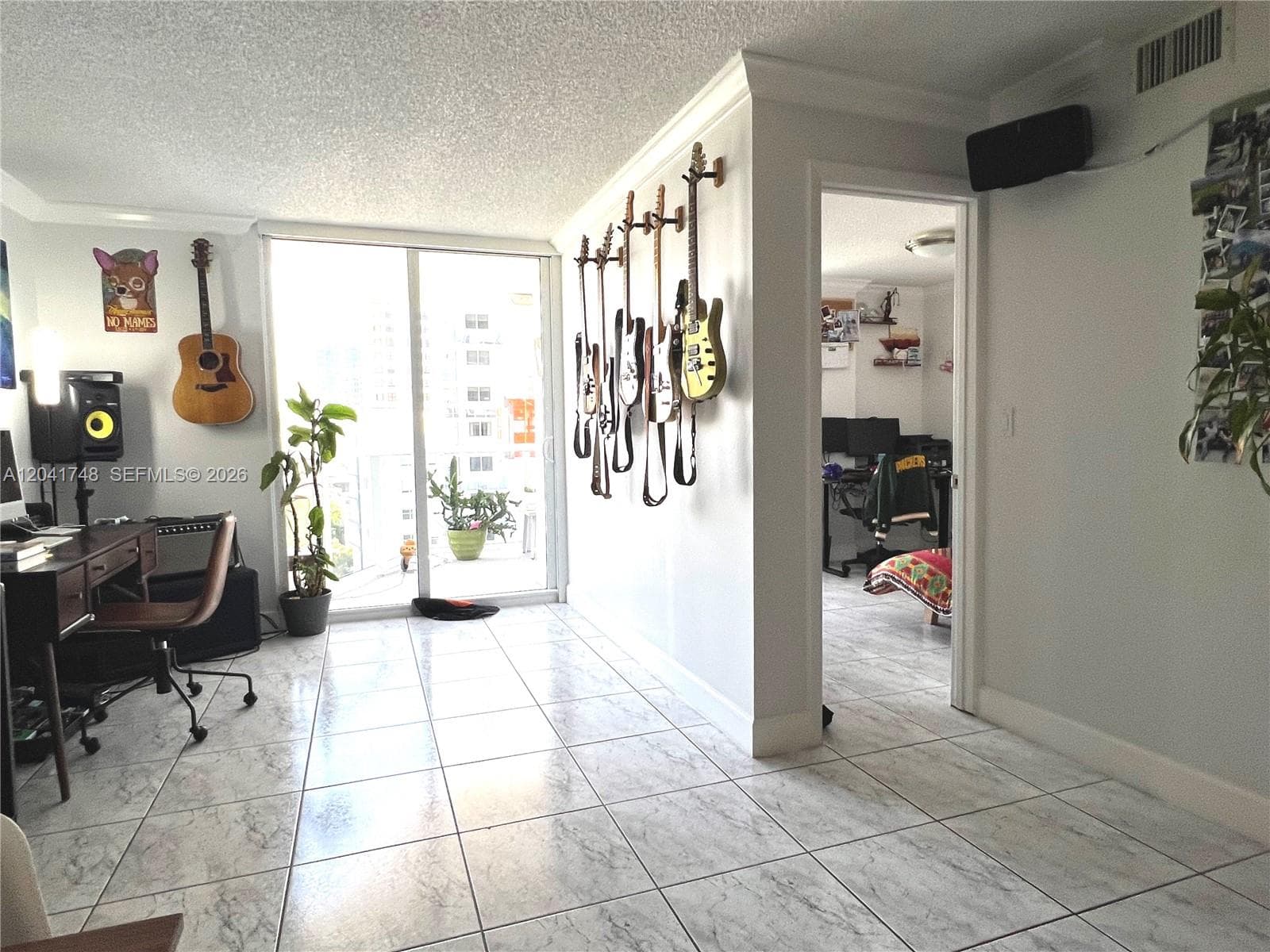 A12041748 — Miami Beach — 9