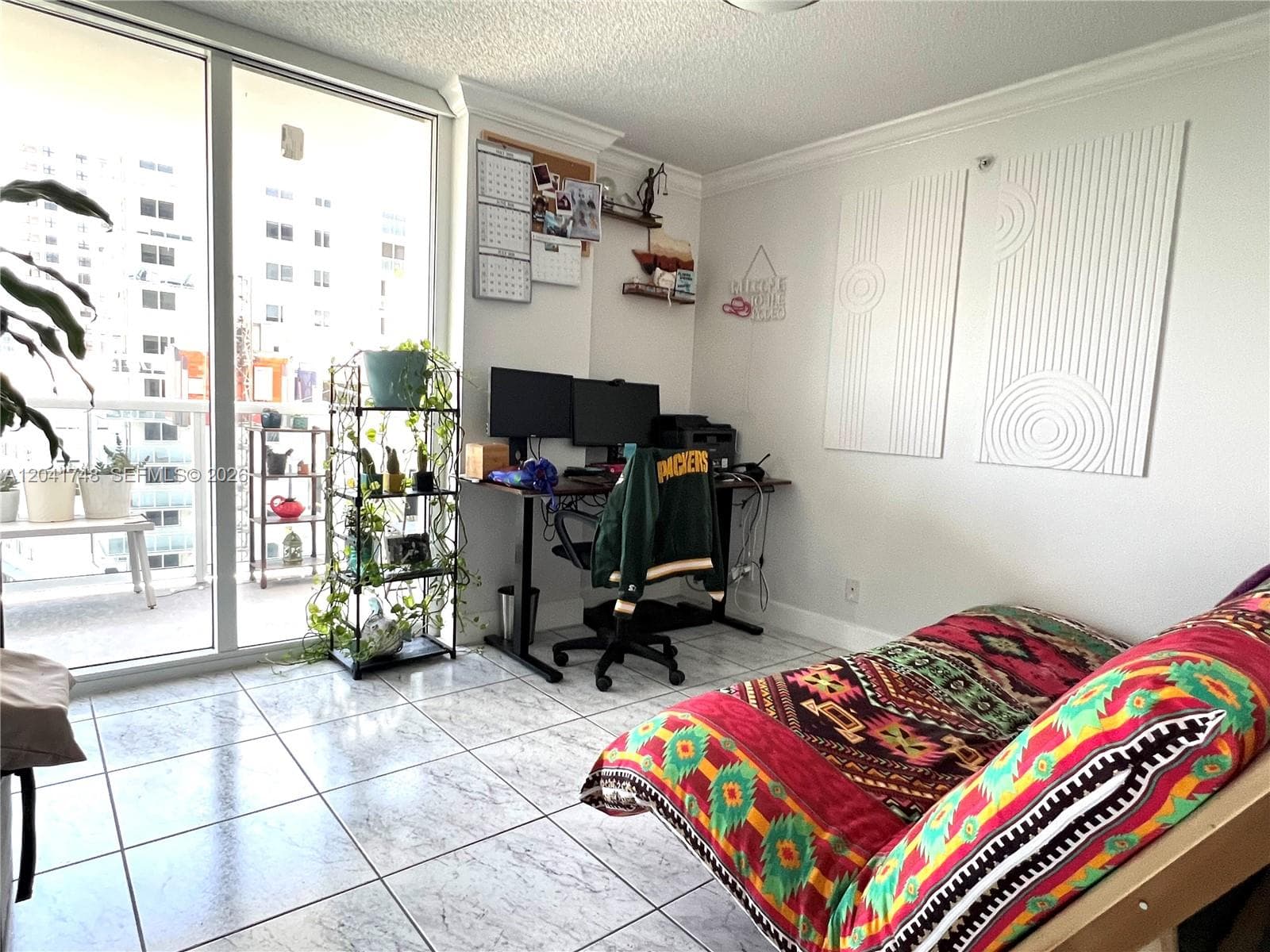 A12041748 — Miami Beach — 10