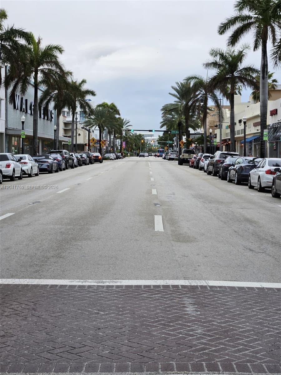 A12041759 — Miami Beach — 26