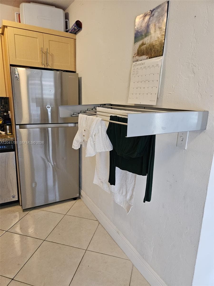 A12041759 — Miami Beach — 4