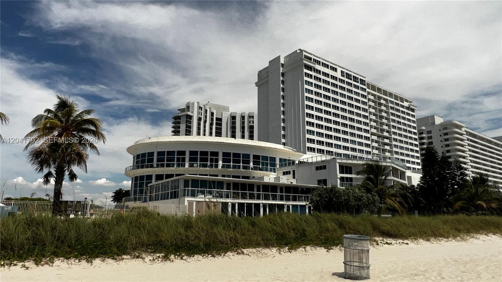 A12041792 — Miami Beach — 35