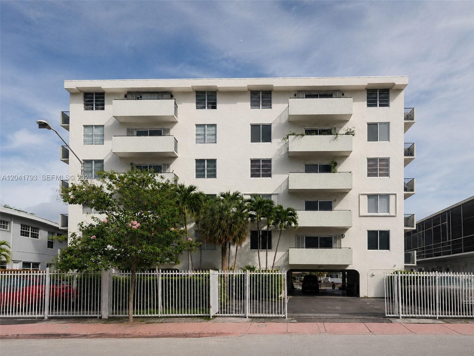 A12041793 — Miami Beach — 2