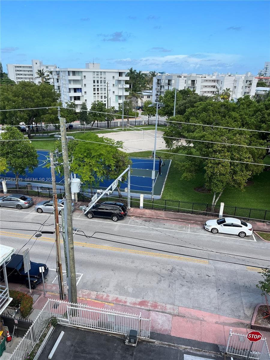 A12041793 — Miami Beach — 4
