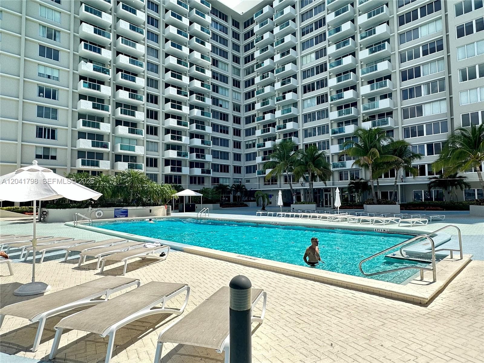 A12041798 — Miami Beach — 22