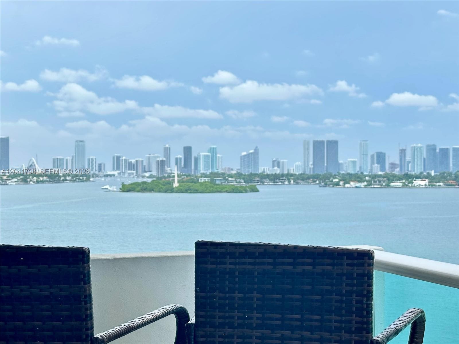 A12041798 — Miami Beach — 7