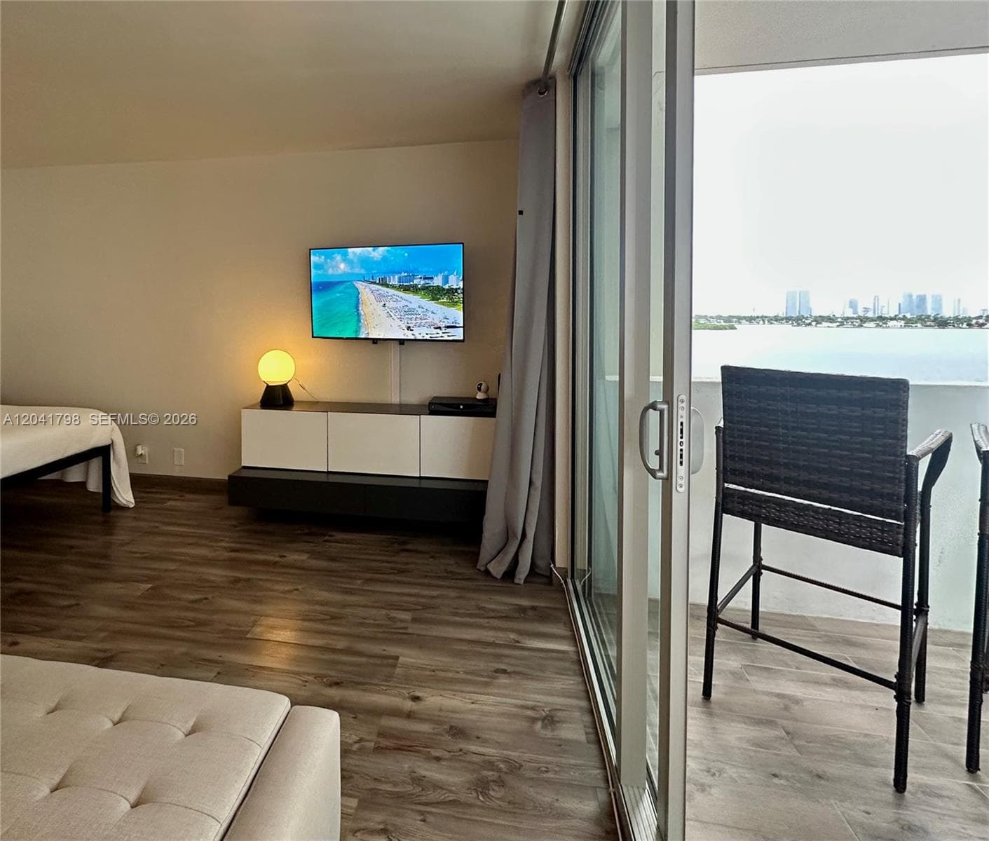 A12041798 — Miami Beach — 11