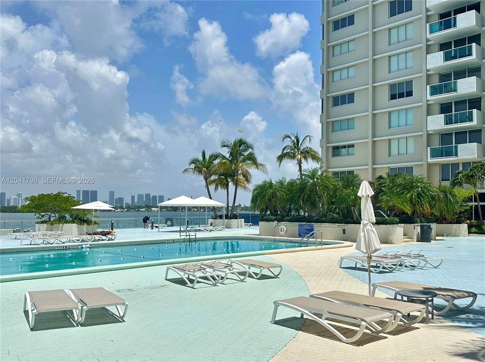 A12041798 — Miami Beach — 21
