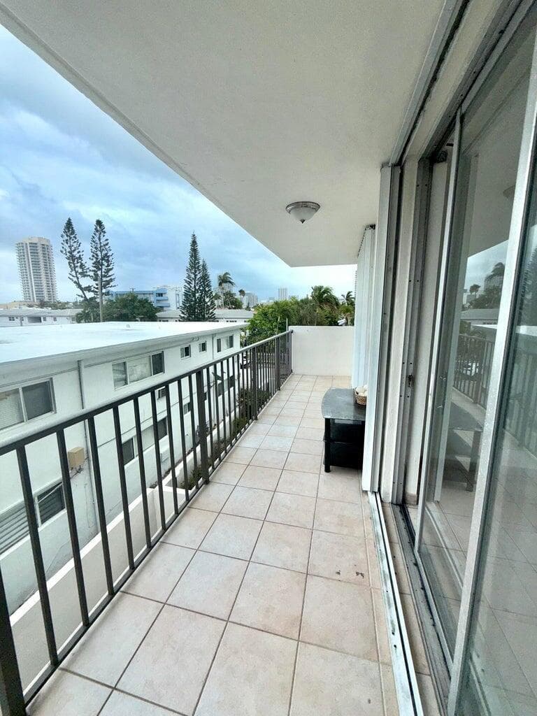 B26044428 — Miami Beach — 7