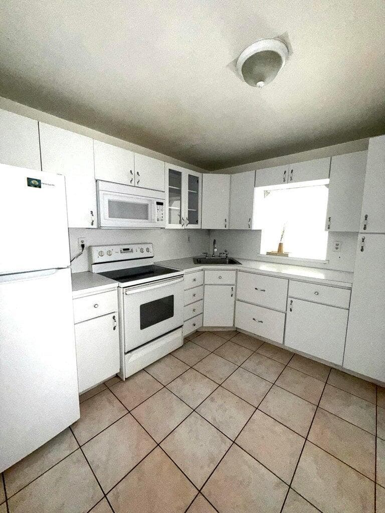 B26044428 — Miami Beach — 3