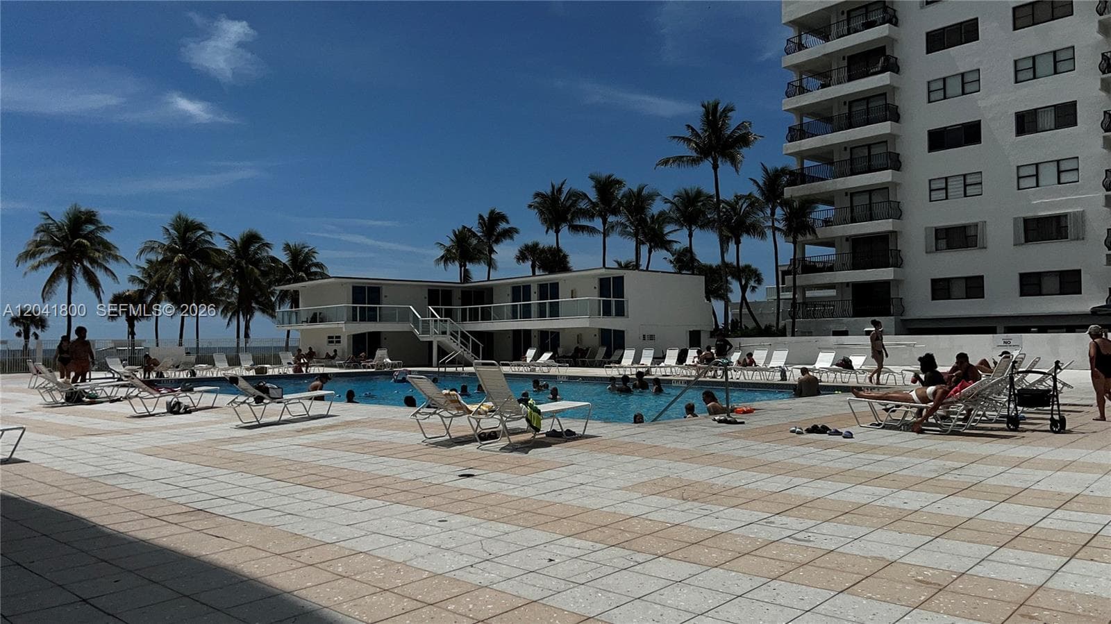 A12041800 — Miami Beach — 26