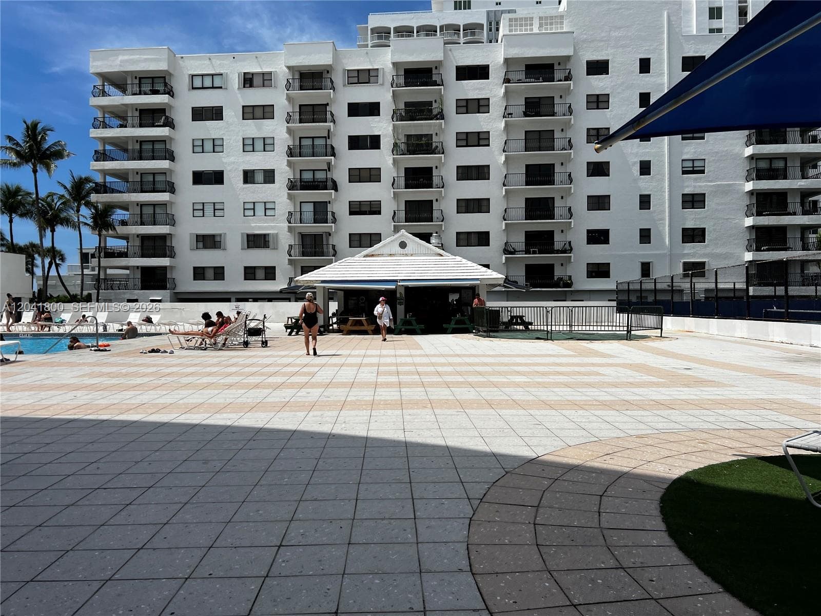 A12041800 — Miami Beach — 25