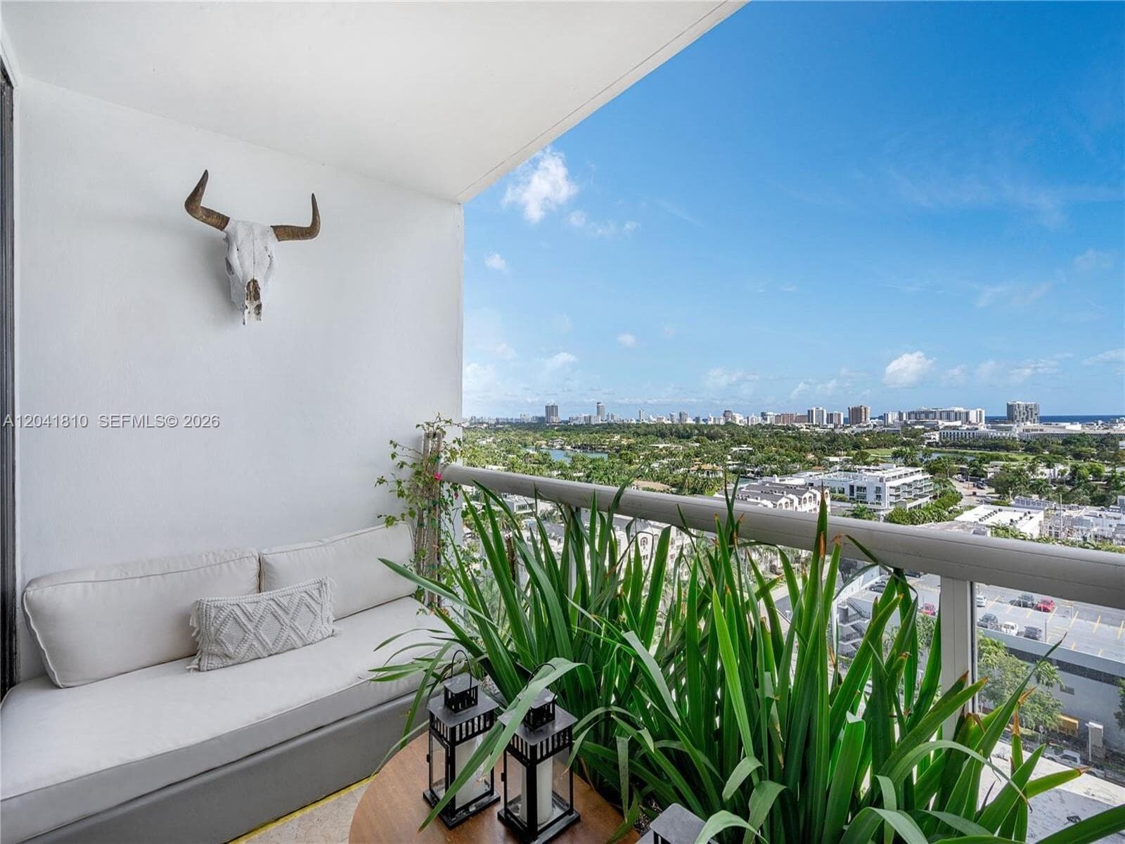 A12041810 — Miami Beach — 22