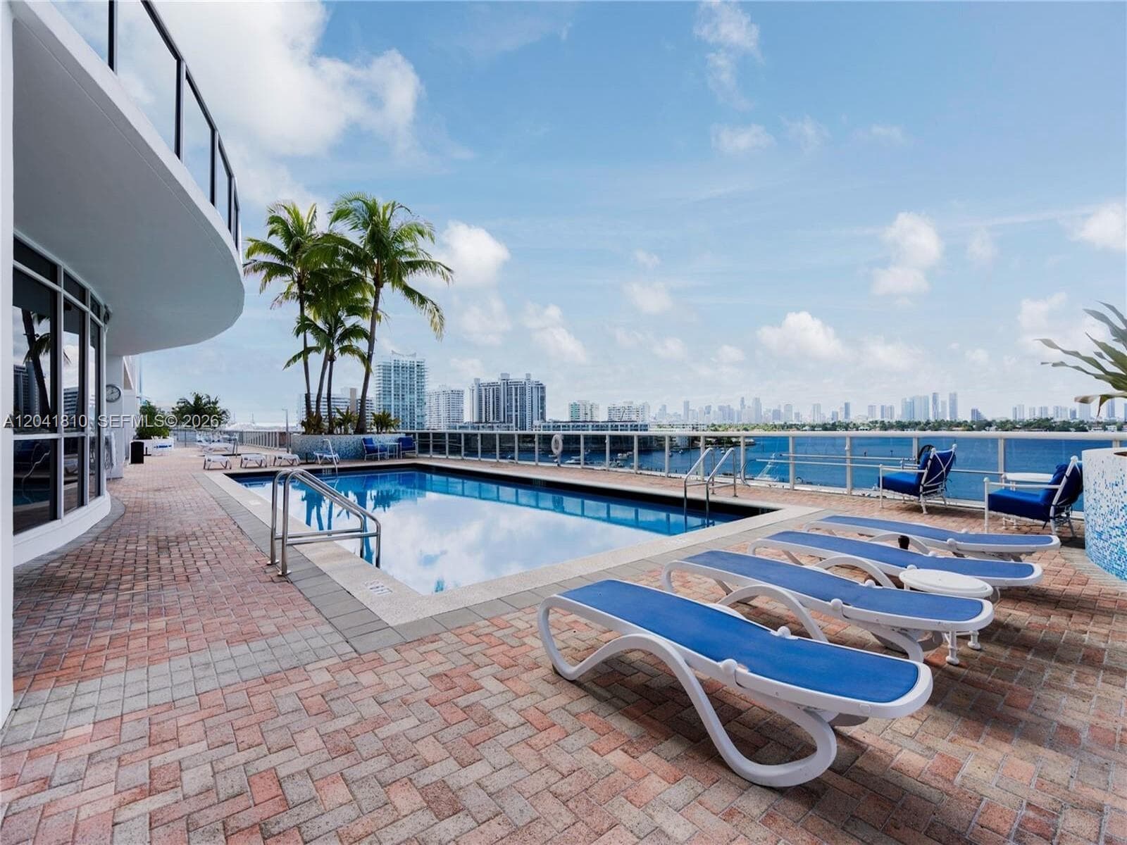 A12041810 — Miami Beach — 19